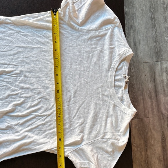 Buck Mason Women’s White Bundle M NWT Pima Boxy Crew + Rib Scoop Tank Flaw - Picture 6 of 7